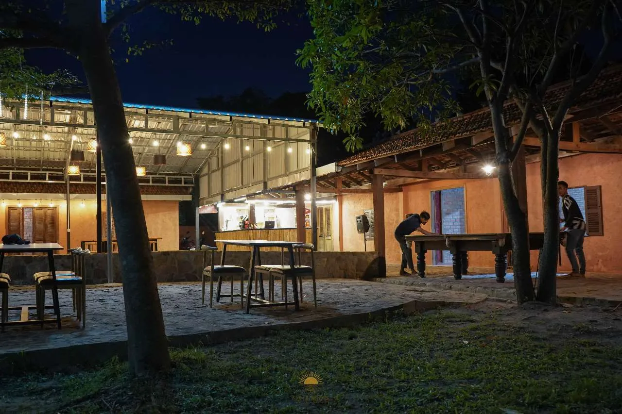 SUN & ROOTS LODGE KAMPOT