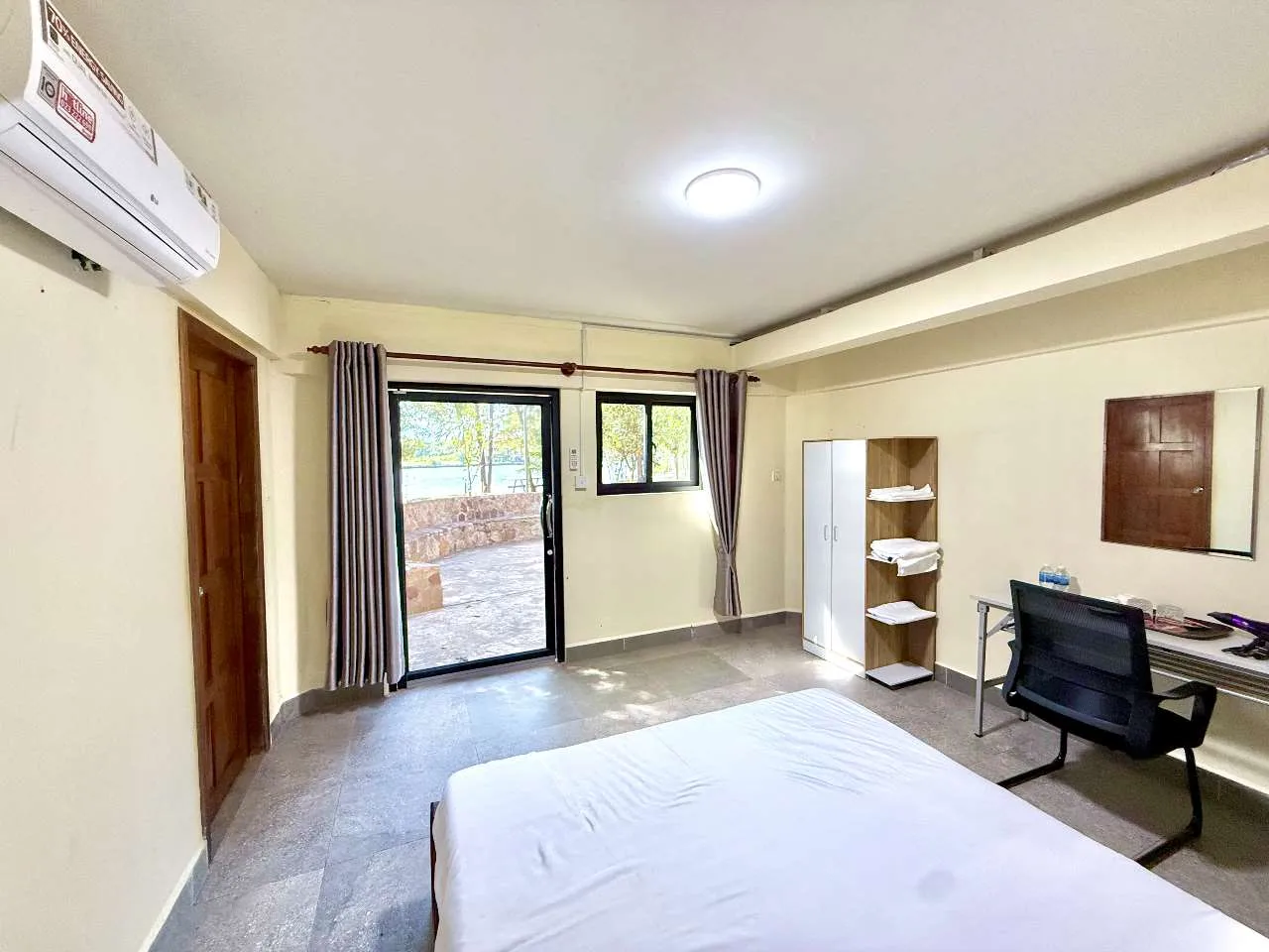 SUN & ROOTS LODGE KAMPOT