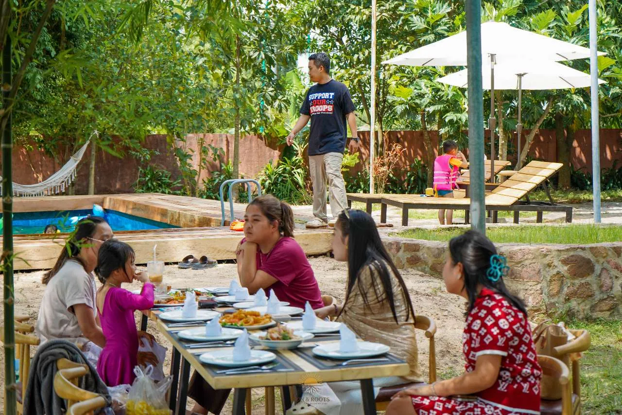 SUN & ROOTS LODGE KAMPOT