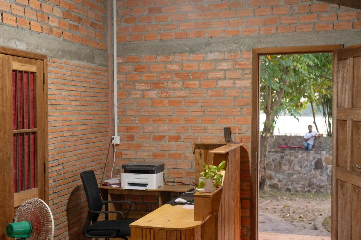 SUN & ROOTS LODGE KAMPOT