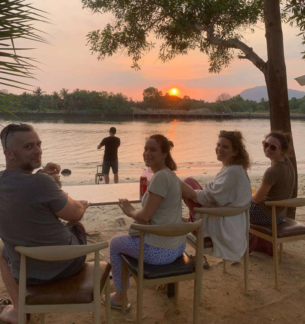 SUN & ROOTS LODGE KAMPOT