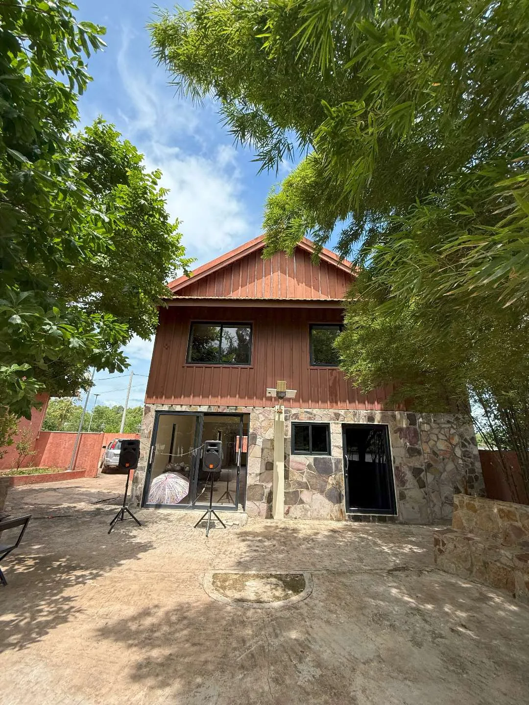 SUN & ROOTS LODGE KAMPOT