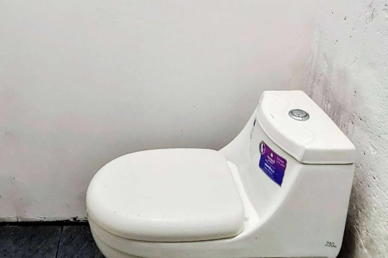 Female 6 Dormitory share bathroom with AC 1