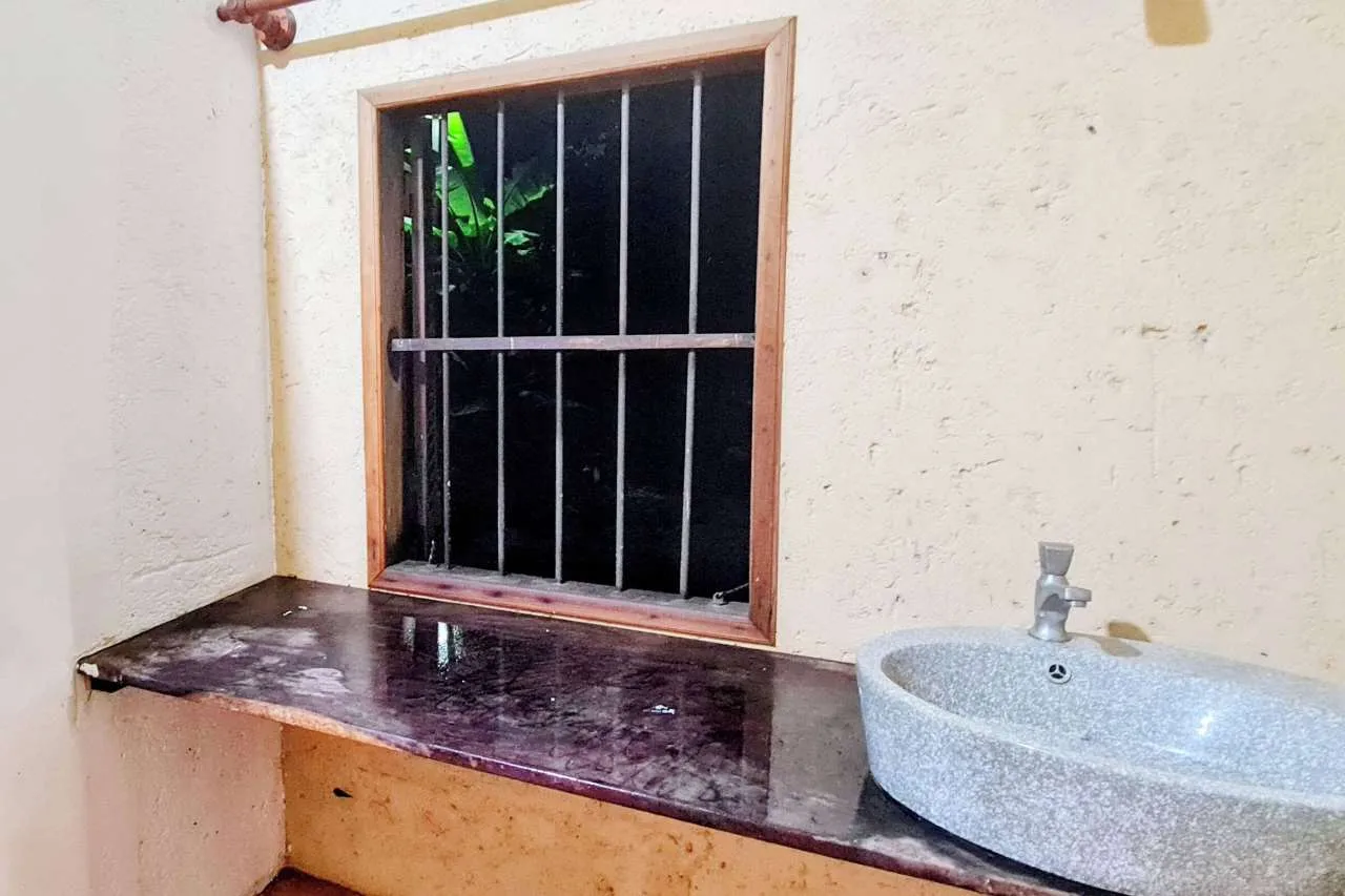 Mixed 8 Dormitory share bathroom with AC 1